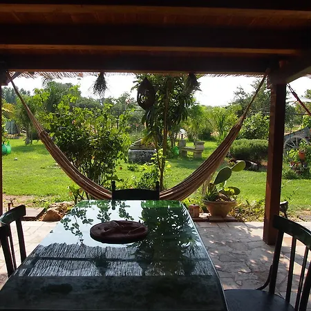 Alojamento de Acomodação e Pequeno-almoço Agrib&b Lemontree Garde'n 4*